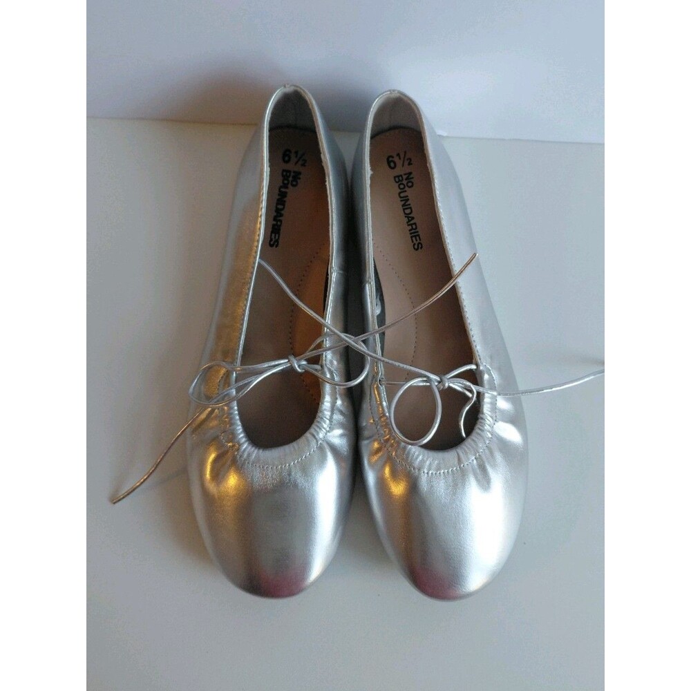 No Boundaries Women's Silver Mary Jane Ballet Flats Size 6.5